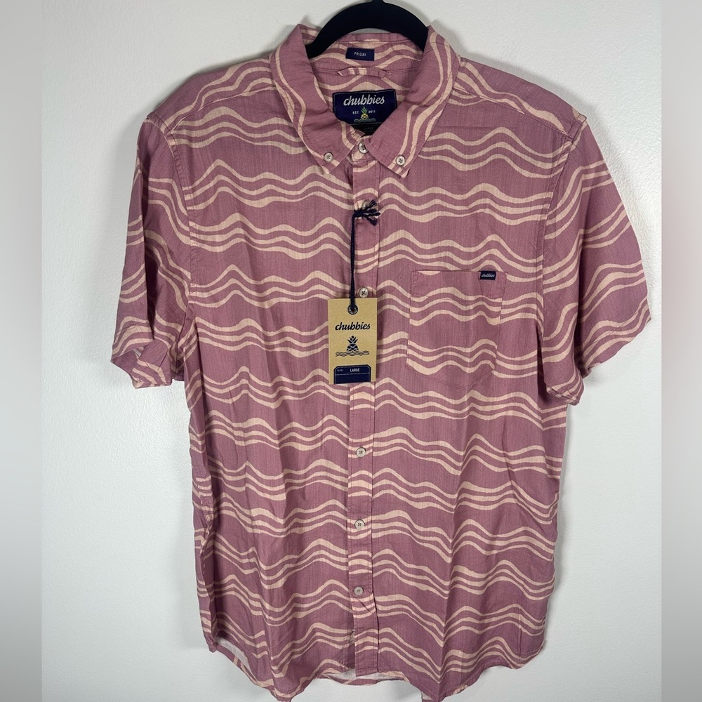 Chubbies Airwave Resort Weave Friday Shirt in pink and white size Large